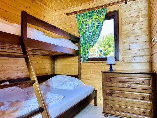 2 bedrooms, 3 beds
