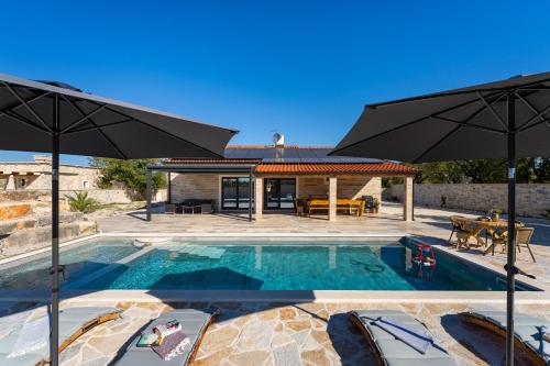 My Dalmatia - Villa Indy with private heated pool in Otrić