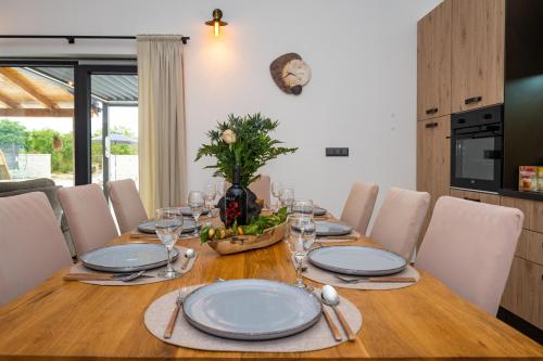 My Dalmatia - Villa Indy with private heated pool in Otrić
