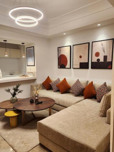 객실, Vela Premium Suite in Casa Finance City with view! in 실