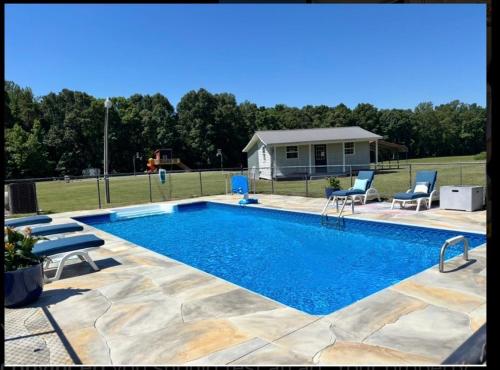 . Fox Meadows Farm Retreat Pool, Ponds & Trail