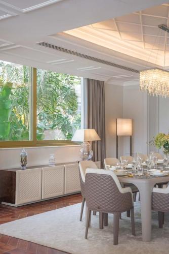 Luxe 6BR Villa at Private Island, Forest Oasis in The World Islands