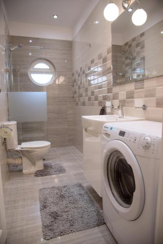 The North Tower Apartment - image 3