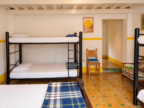 1 twin bed, 2 bunk beds
