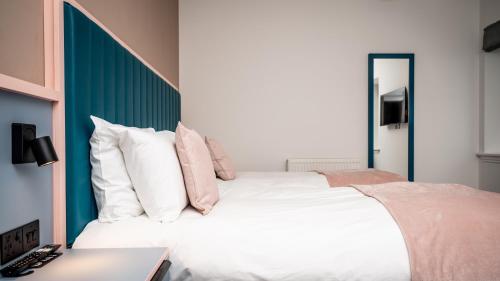2 twin beds