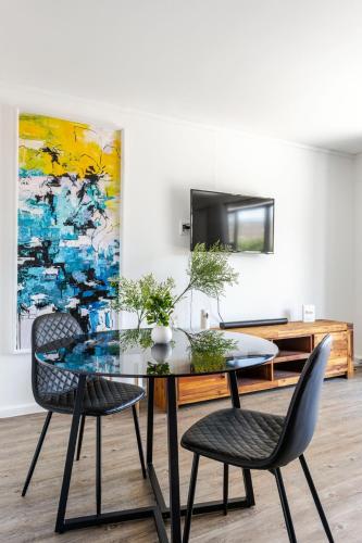 Modern 1BR - Mountain Views - Pool - Free Parking