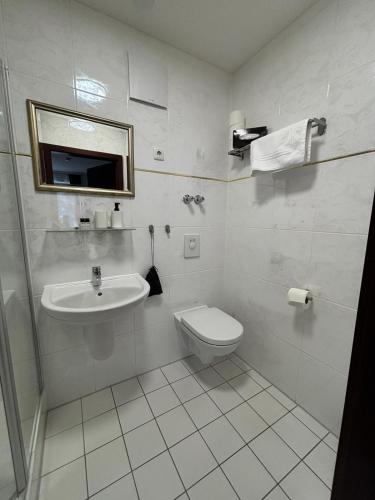 Bathroom, Turmhotel Scharbeutz in Scharbeutz
