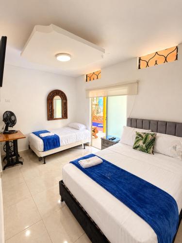 1 double bed, 1 twin bed