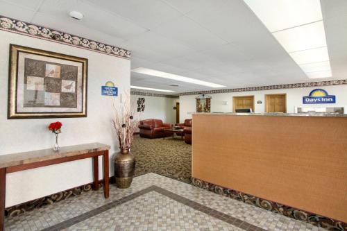 Days Inn by Wyndham Staunton South