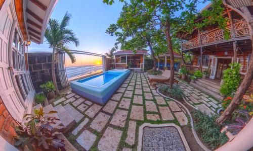 . Romantic Beachfront Casita w Pool - AC - Sleeps 4