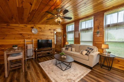 . Rustic Mt Sterling Cabin2 Near Downtown Pets OK