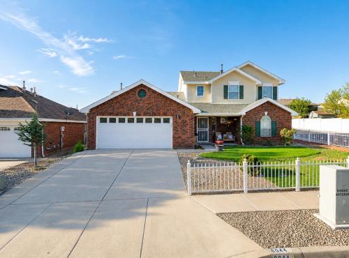 Spacious Getaway Games Outdoor Space 2 Kings