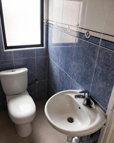 Bathroom, Grand studio lumineux avec balcon Assomada, Santiago in Assomada