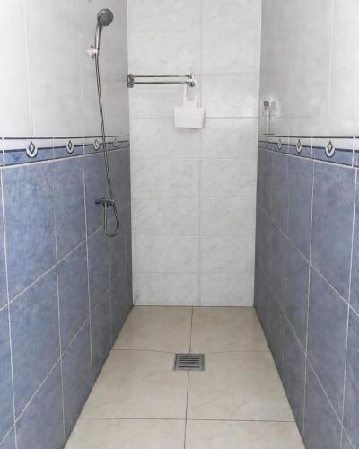 Shower, Grand studio lumineux avec balcon Assomada, Santiago in Assomada