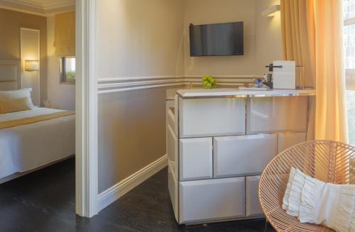 Executive Suite image 3