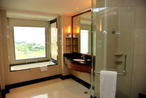 Suite, executive