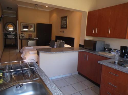 Cocina, Old Mill Lodge , Working Ostrich Farm and Restaurant in Oudtshoorn