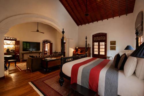 1 king bed, 1 sofa bed