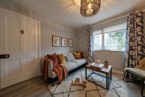 Centrally Located & Spacious 4BD House- St Kevin's, Dublin