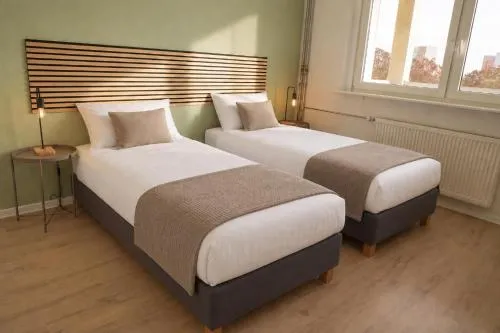 Schönes 3-Raum Apartment mit 5 Einzelbetten, Küche, WaMa, Balkon, WLAN, gratis Parken in Halle an der Saale, Deutschland