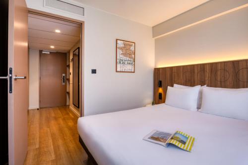2 twin beds, 1 sofa bed