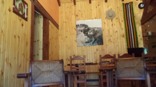 Shared lounge/TV area, El hostel secreto in Lago Puelo