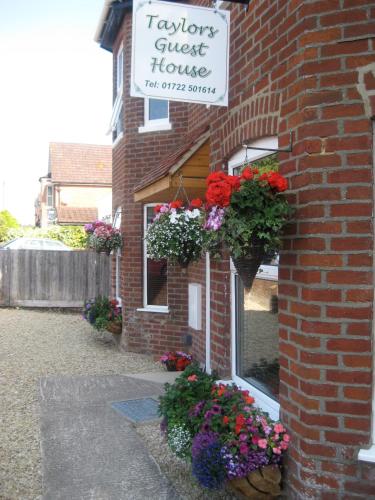 Taylors Guesthouse - image 5