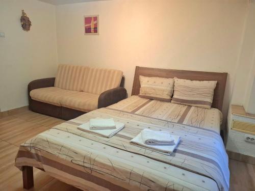 Top Center Apartment 2 3