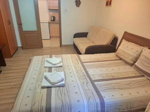 Top Center Apartment 2 4