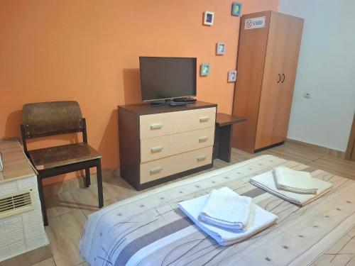 Top Center Apartment 2 5