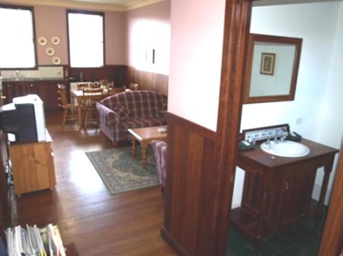Pemberton Old Picture Theatre Holiday Apartments