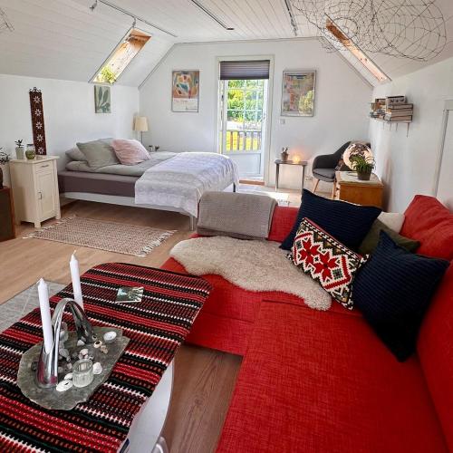 Bekkethun - Cozy Loft Retreat on Historic Grounds in Skanevik in Skanevik