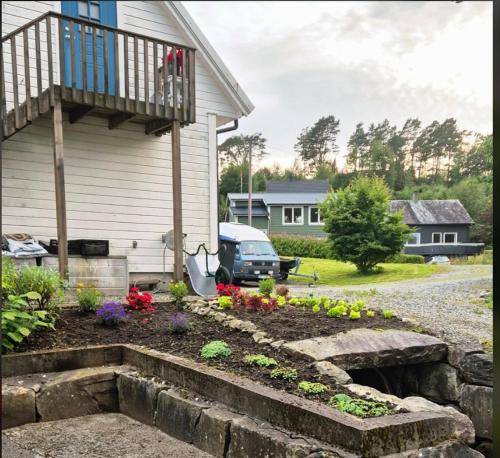 Bekkethun - Cozy Loft Retreat on Historic Grounds in Skanevik in Skanevik