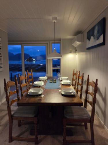 Sea breeze Waterfront Cabin Skanevik Fjordhytter in Skanevik