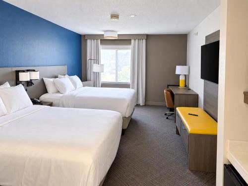 2 queen beds