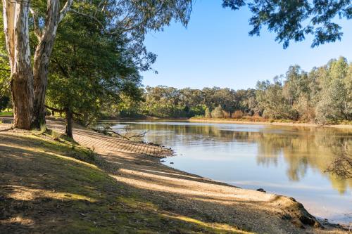 BIG4 Tiny Away Stay - Seymour Riverside