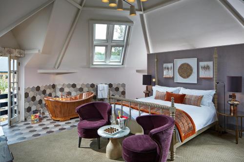 1 king bed, 1 sofa bed
