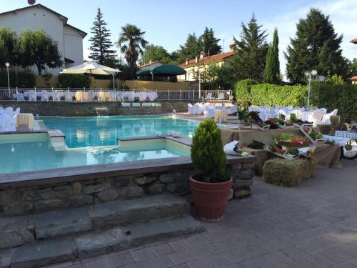 Peldbaseins, Albergo Ristorante Gallo in Castel del Rio