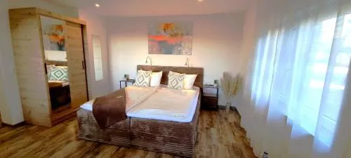 CJS Apartments - Chill or Drive am Nürburgring, new Box Spring Beds, new furniture, free Parking, WLan, TV-Streaming, Quiet Location in Rodder, Deutschland