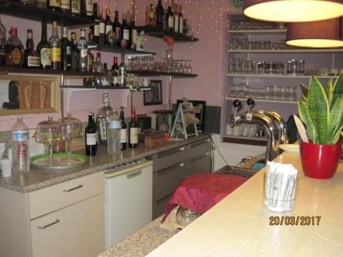 Hotel Le Commerce - image 10