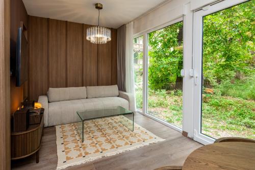 Bright 3BDR Apartment with Garden - FREE PARKING