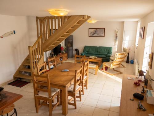 Maison confortable à Ploëzal avec jardin et terrasse gîte à louer Pontrieux