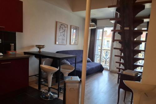 Duplex avec balcon au pied du Tramway République