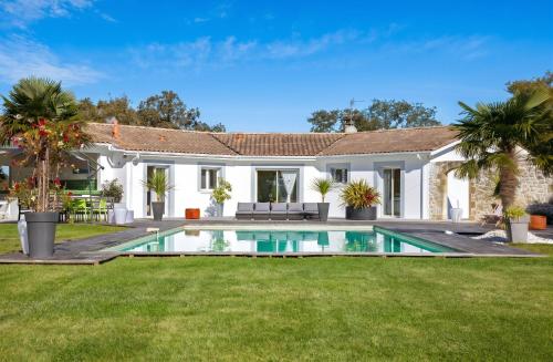 Villa charmante à Saint-Germain-d'Esteuil avec piscine privée gîte à louer Saint-Germain-d'Esteuil