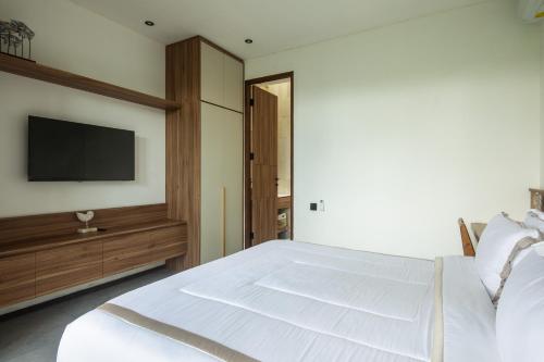 3 bedrooms, 4 beds