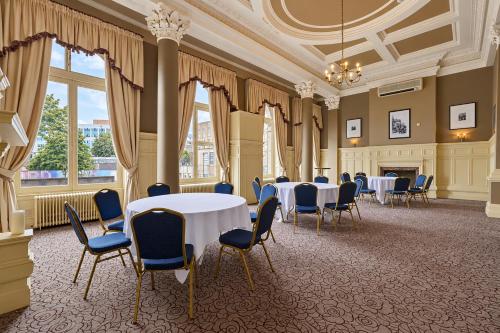 Restaurant, The Victoria Hotel, Bradford by Sunday in Bradford