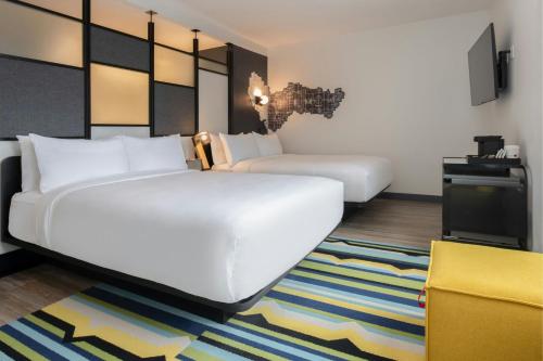 2 queen beds