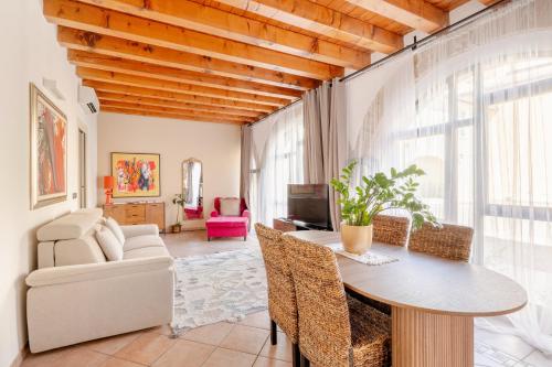 Corte Arco di Luce - Free Parking & Refinement