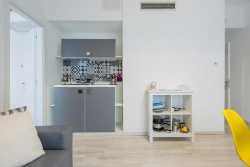 Flower Suites Sorrento - image 11