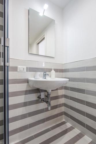 Flower Suites Sorrento - image 9